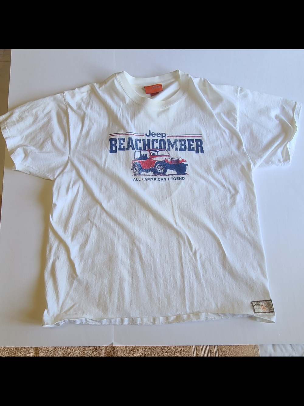 Jeep White  Beachcomber Graphic Tee with Blue and Red Print Sizw XL